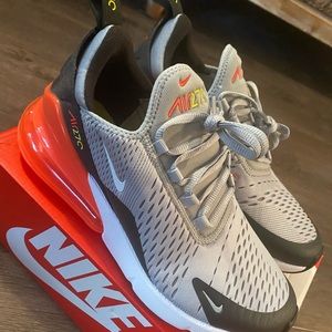 Nike Air Max 270 (GS) - 7 youth - Brand New